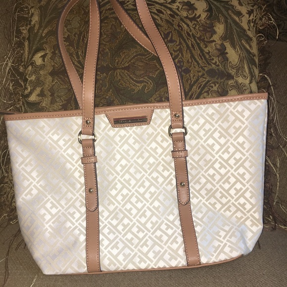 Tommy Hilfiger Handbags - NWT Tommy Hilfiger Handbag